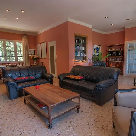 Lavish In With A Swimming Pool *