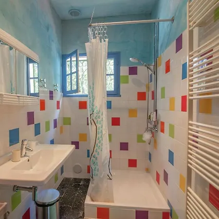Villa Lavish In With A Swimming Pool *